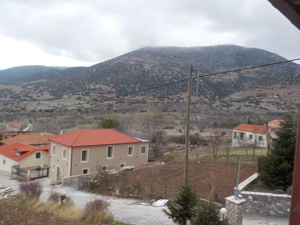 Enoikiazomena Petropoulos Ano Lousoi Bagian luar foto