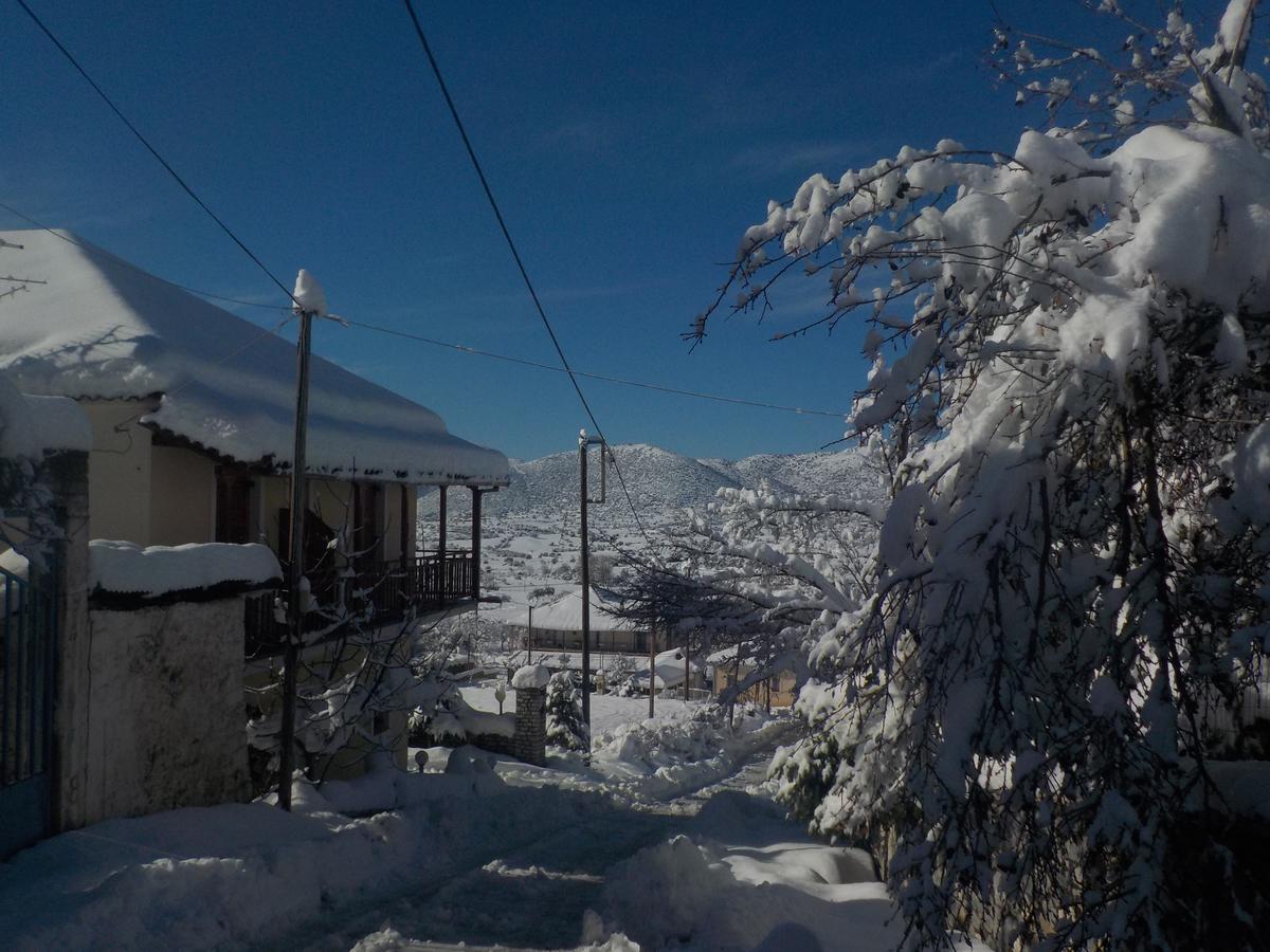 Enoikiazomena Petropoulos Ano Lousoi Bagian luar foto